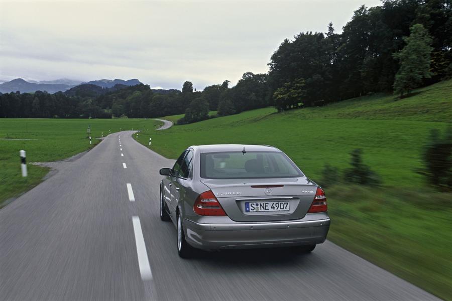  Mercedes-Benz E-Class 2002 года  (фото 33 из 448)